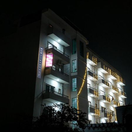 Townhouse Navneeta Grand Hotel Kakarmatha Ngoại thất bức ảnh