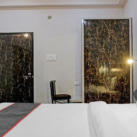 Townhouse Navneeta Grand Hotel Kakarmatha Ngoại thất bức ảnh