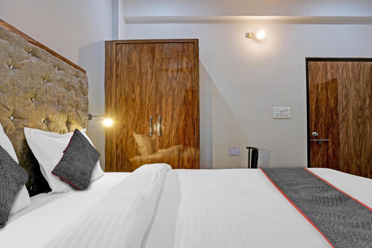 Townhouse Navneeta Grand Hotel Kakarmatha Ngoại thất bức ảnh