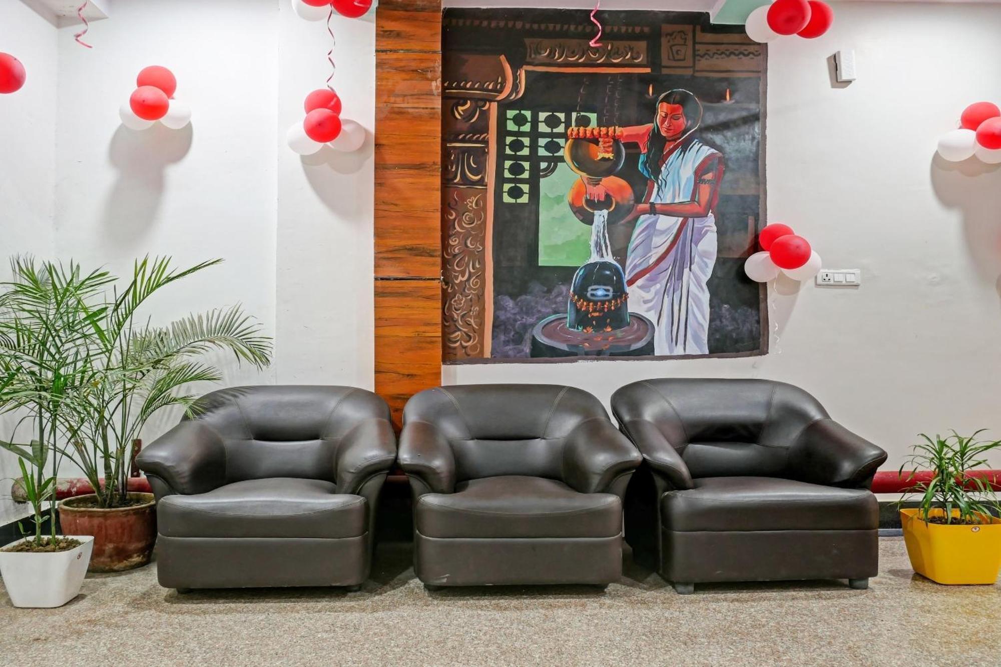 Townhouse Navneeta Grand Hotel Kakarmatha Ngoại thất bức ảnh