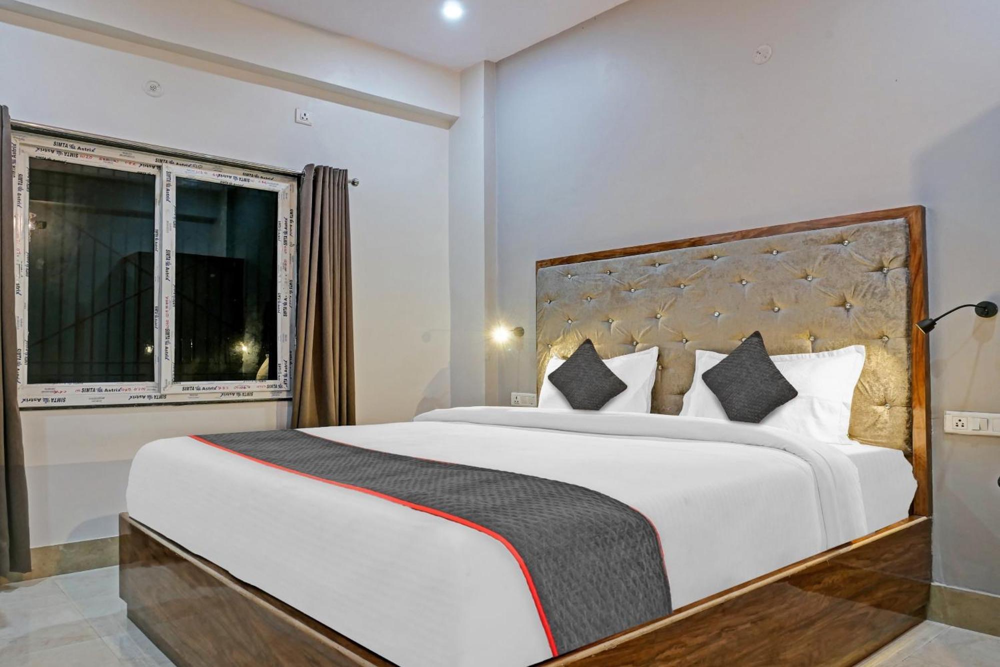 Townhouse Navneeta Grand Hotel Kakarmatha Ngoại thất bức ảnh